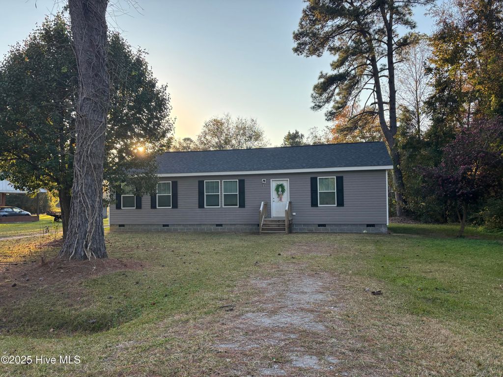 64 High Orchard Road, Whiteville, NC 28472