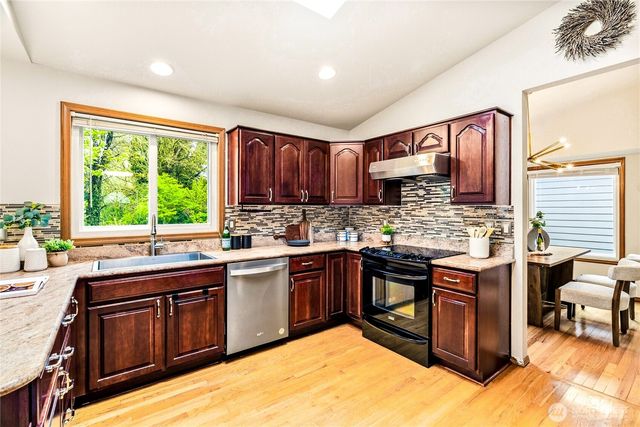 7116 NE 168TH St, Kenmore, WA 98028