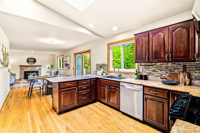 7116 NE 168TH St, Kenmore, WA 98028