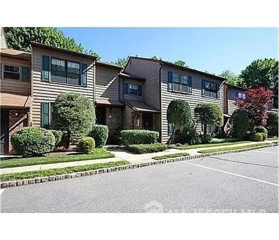 5 Pheasant Run, Edison, NJ 08820