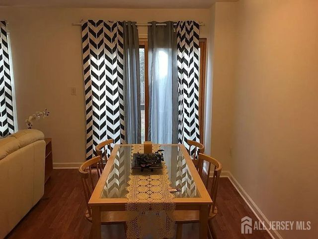 5 Pheasant Run, Edison, NJ 08820