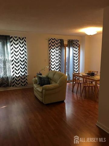 5 Pheasant Run, Edison, NJ 08820