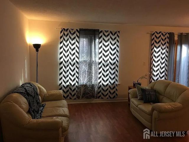 5 Pheasant Run, Edison, NJ 08820