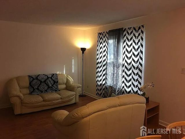 5 Pheasant Run, Edison, NJ 08820