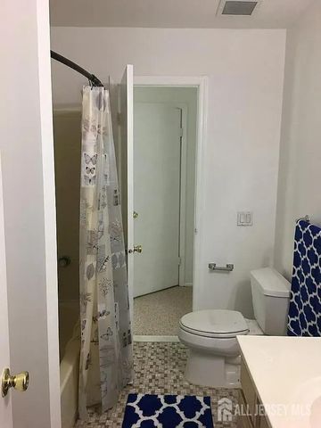 5 Pheasant Run, Edison, NJ 08820