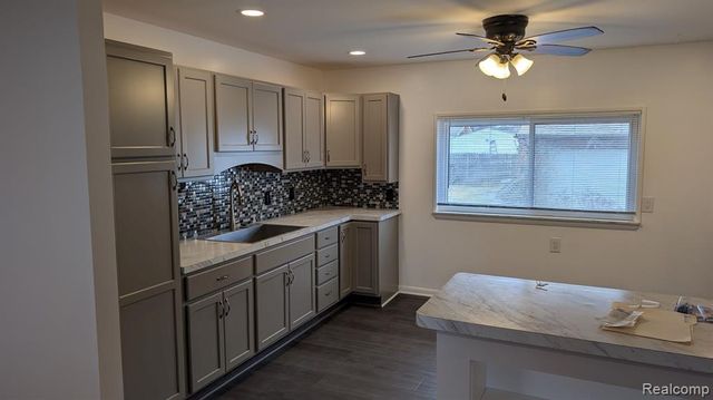 11657 Engleman Road, Warren, MI 48089