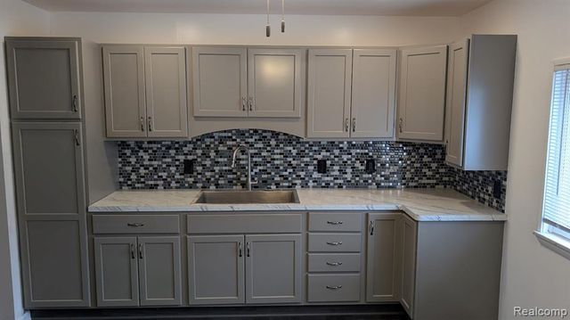 11657 Engleman Road, Warren, MI 48089