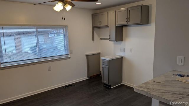 11657 Engleman Road, Warren, MI 48089