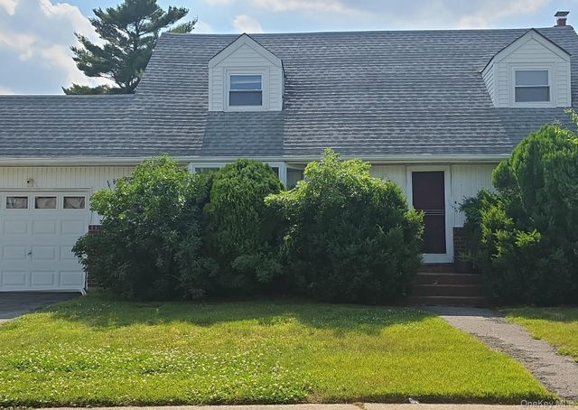 80 Elmwood Street, Plainview, NY 11803