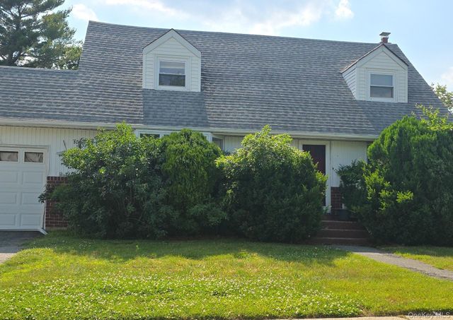 80 Elmwood Street, Plainview, NY 11803