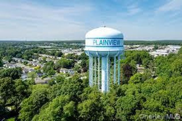 80 Elmwood Street, Plainview, NY 11803