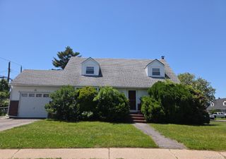 80 Elmwood Street, Plainview, NY 11803