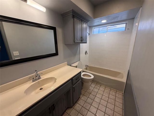 813 Wandering Way, Oklahoma City, OK 73170