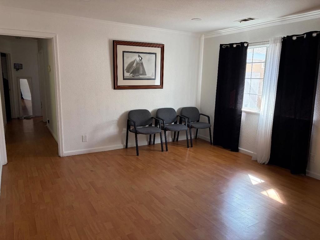 Image 11 of property listing at 870 Leigh Avenue, San Jose, CA 95128