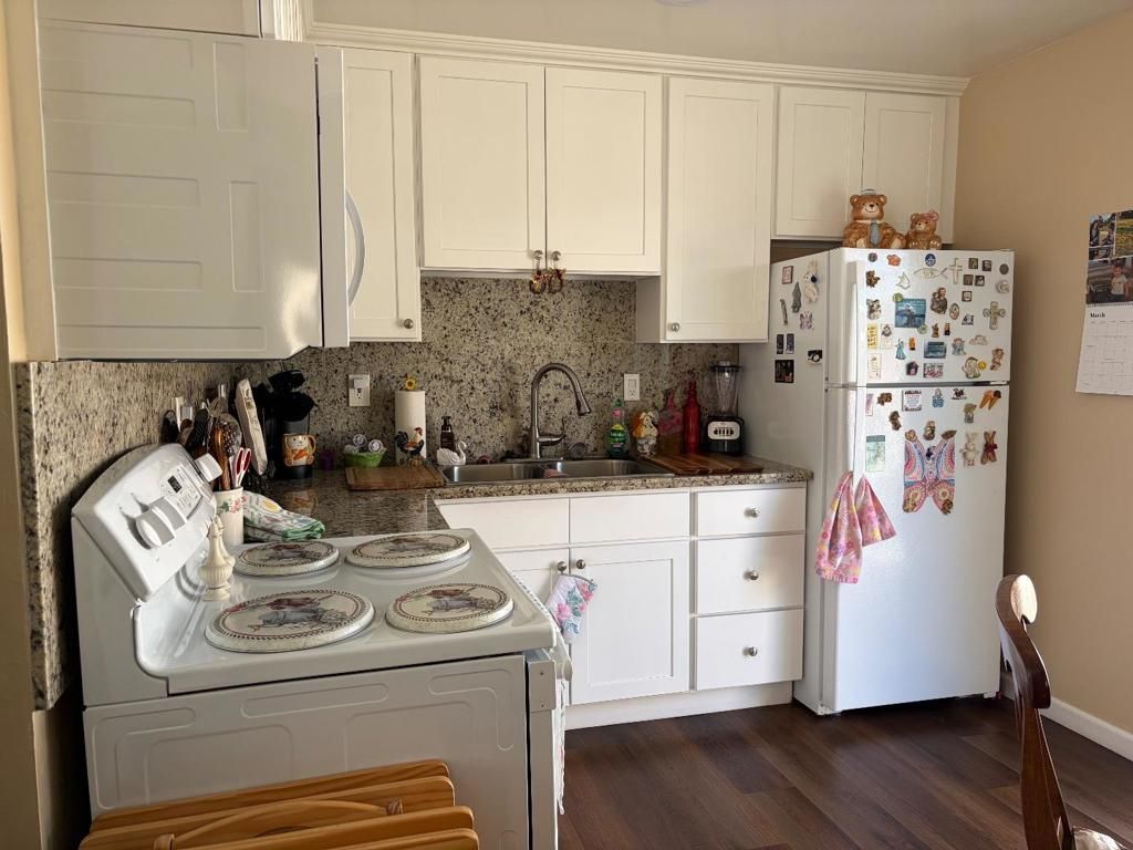 Image 15 of property listing at 870 Leigh Avenue, San Jose, CA 95128