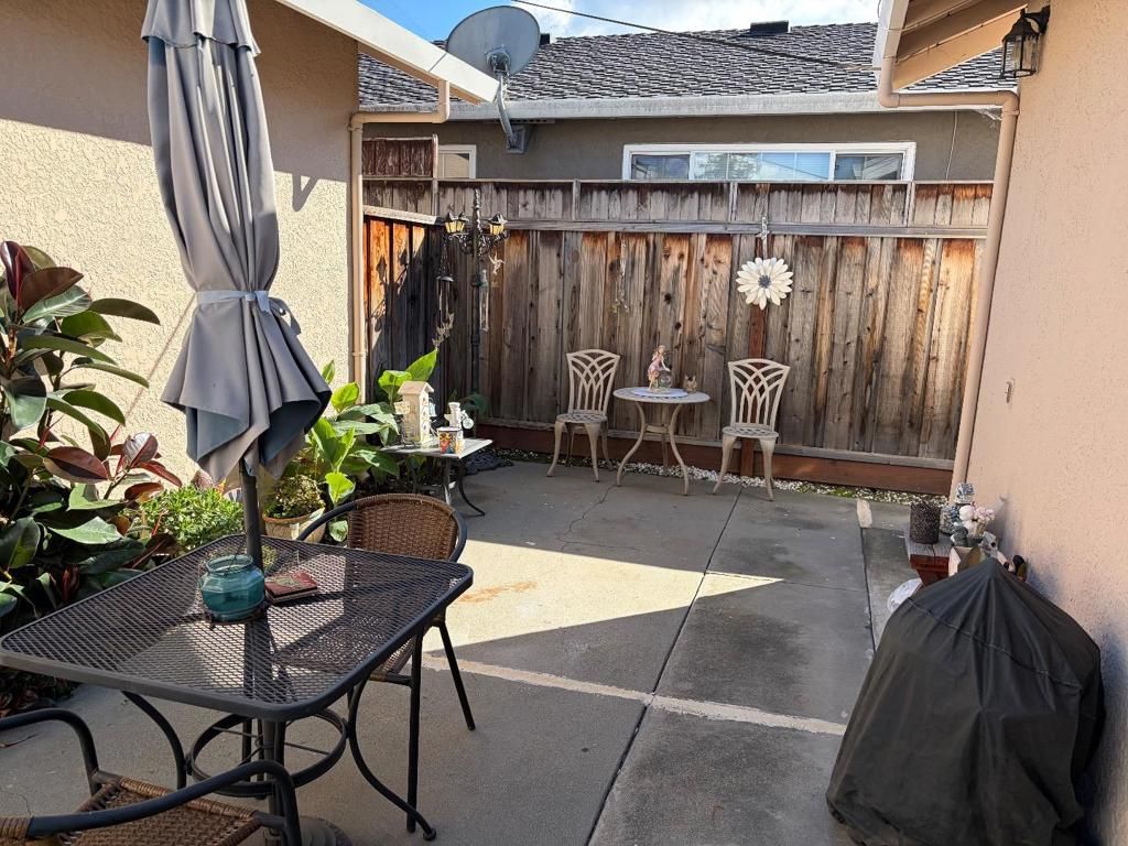 Image 17 of property listing at 870 Leigh Avenue, San Jose, CA 95128