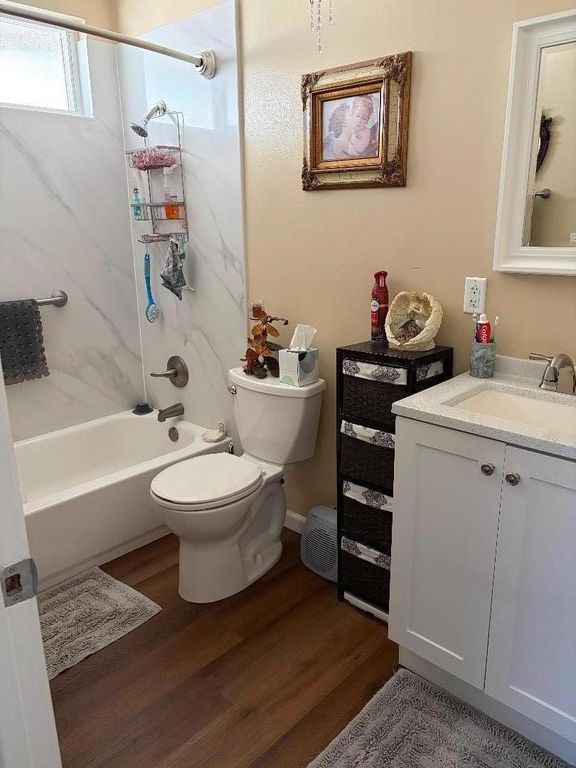 Image 18 of property listing at 870 Leigh Avenue, San Jose, CA 95128