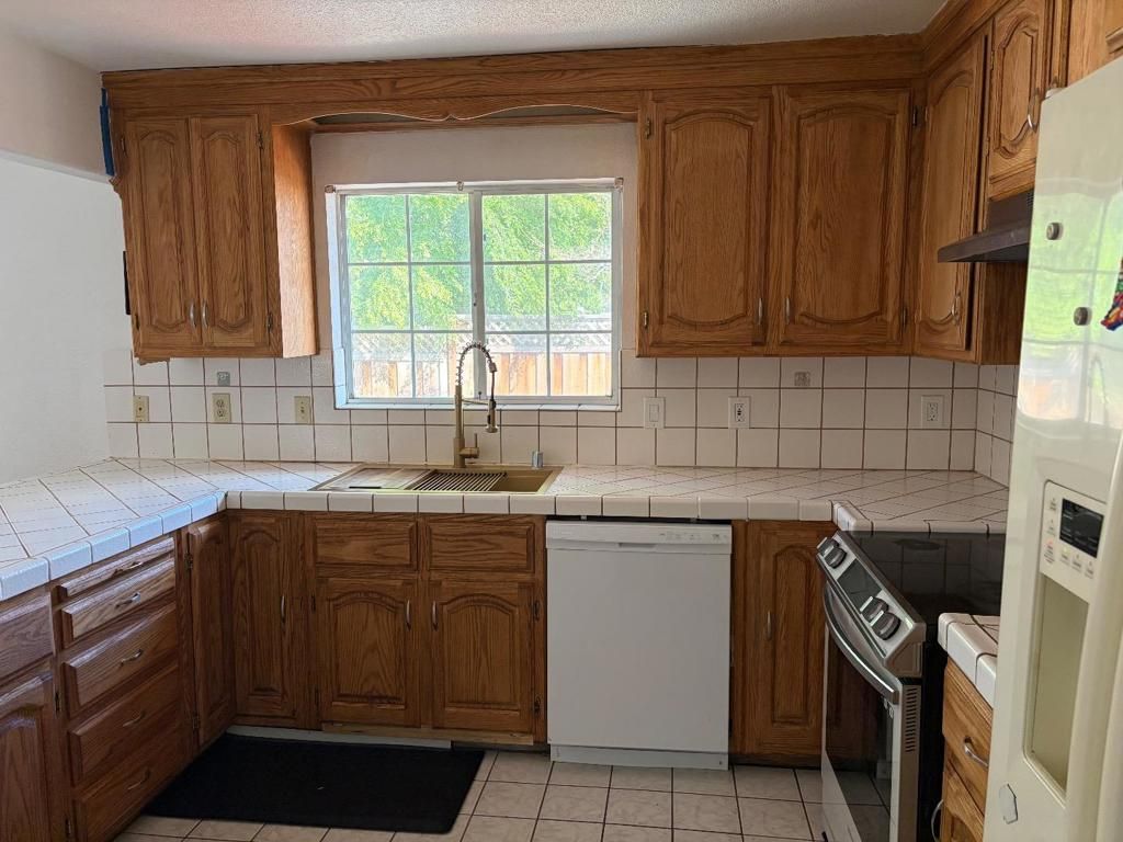 Image 7 of property listing at 870 Leigh Avenue, San Jose, CA 95128