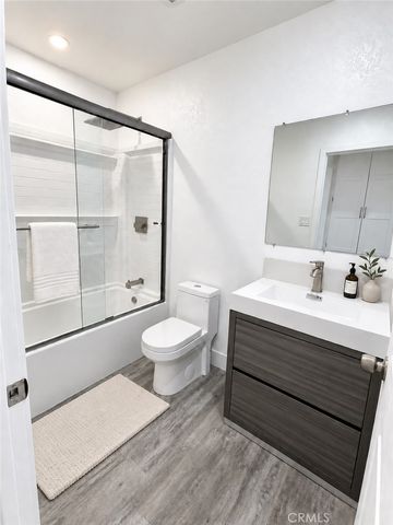 1152 E 77th, Los Angeles, CA 90001