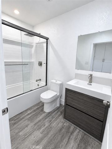 1152 E 77th, Los Angeles, CA 90001