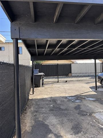 1152 E 77th, Los Angeles, CA 90001
