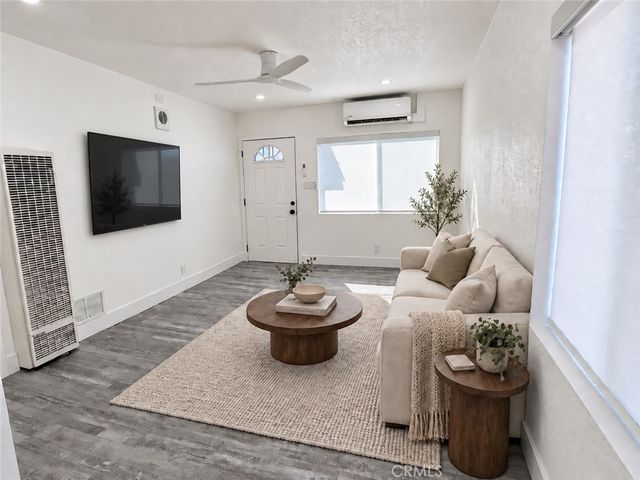 1152 E 77th, Los Angeles, CA 90001