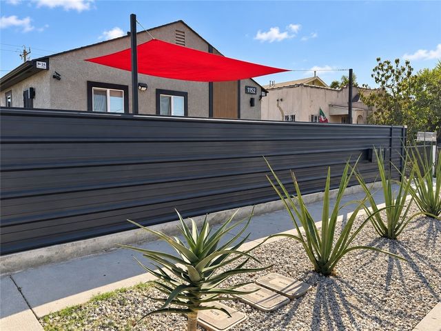 1152 E 77th, Los Angeles, CA 90001
