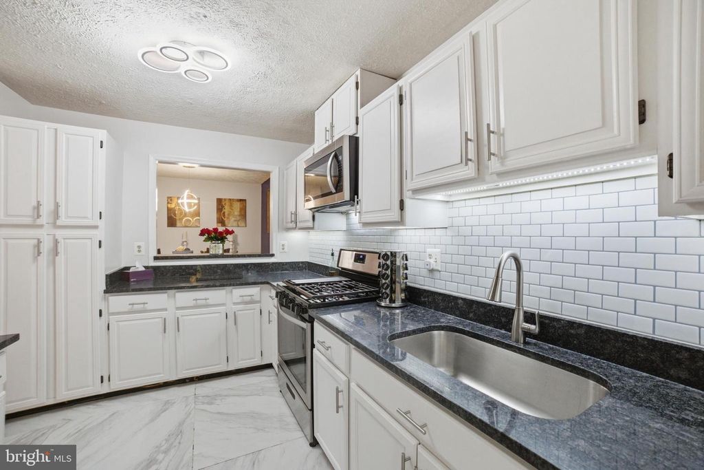 11973 CARDAMOM DR, Woodbridge, VA 22192