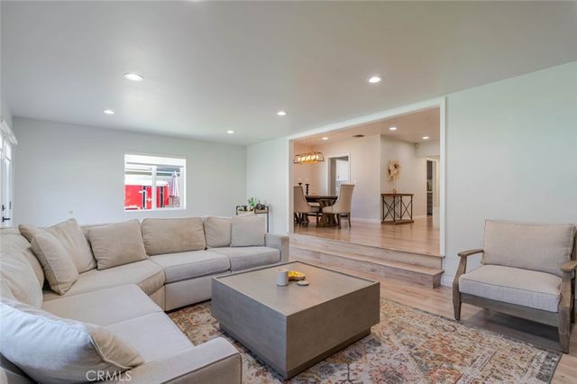 447 W Bennett Avenue, Glendora, CA 91741