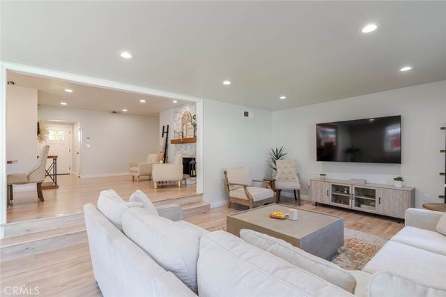 447 W Bennett Avenue, Glendora, CA 91741