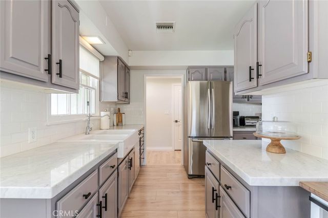 447 W Bennett Avenue, Glendora, CA 91741