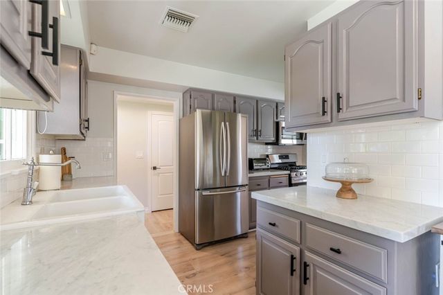 447 W Bennett Avenue, Glendora, CA 91741