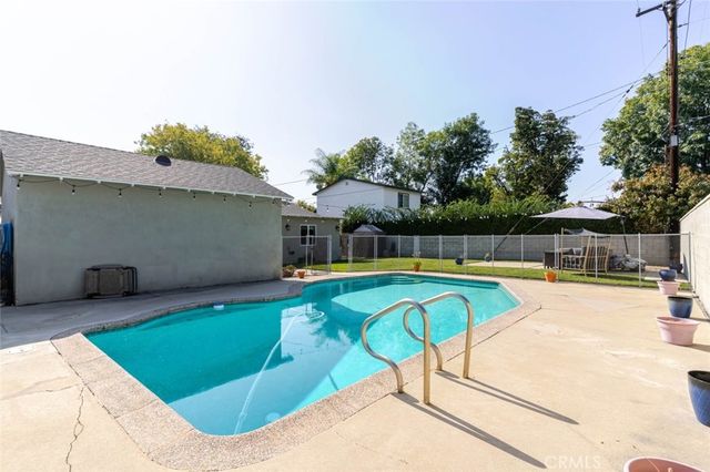 447 W Bennett Avenue, Glendora, CA 91741
