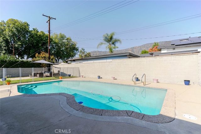 447 W Bennett Avenue, Glendora, CA 91741