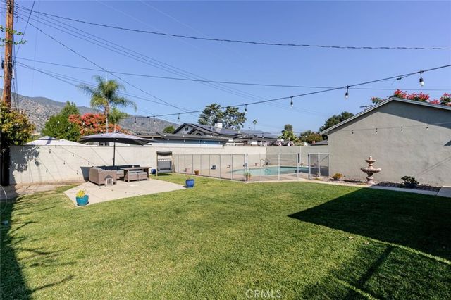 447 W Bennett Avenue, Glendora, CA 91741