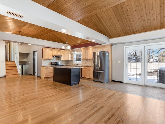 25216 River Road, Lake Barrington, IL 60010