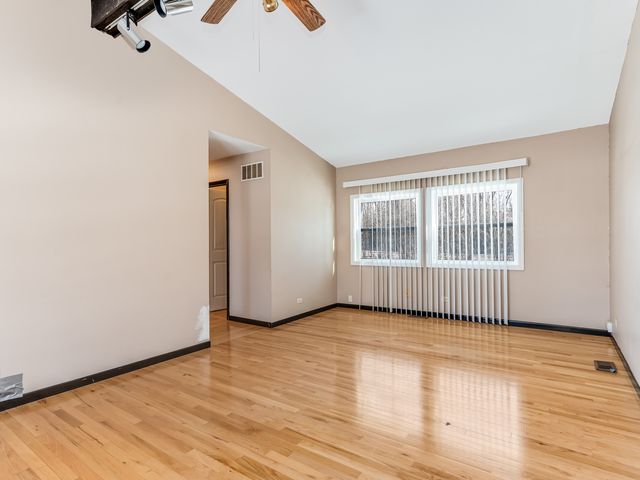 25216 River Road, Lake Barrington, IL 60010