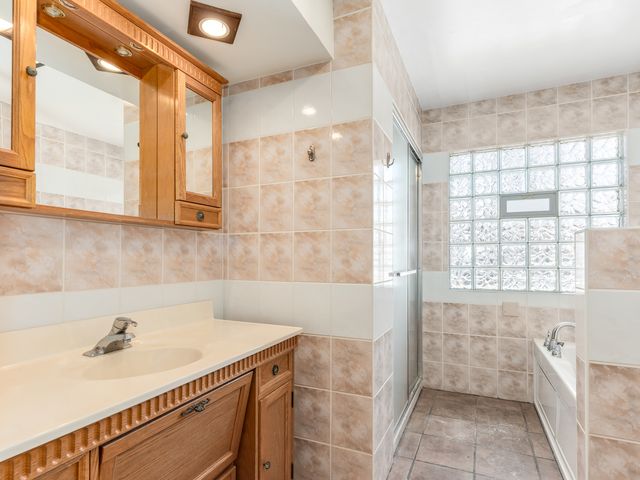 25216 River Road, Lake Barrington, IL 60010