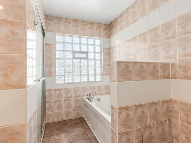 25216 River Road, Lake Barrington, IL 60010