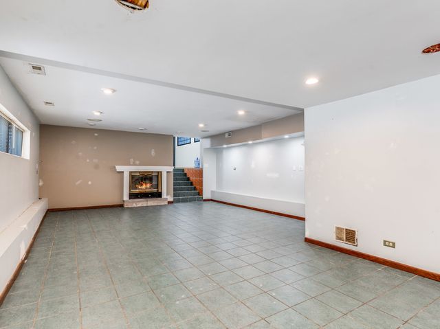 25216 River Road, Lake Barrington, IL 60010