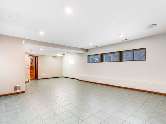 25216 River Road, Lake Barrington, IL 60010