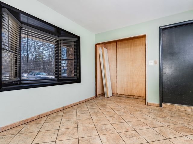 25216 River Road, Lake Barrington, IL 60010