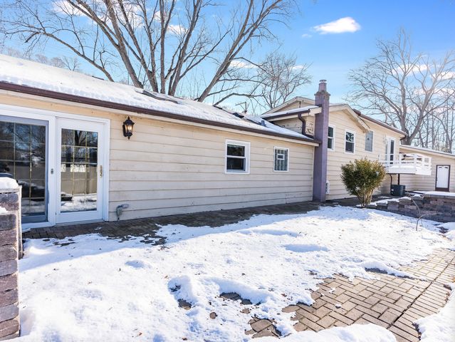 25216 River Road, Lake Barrington, IL 60010