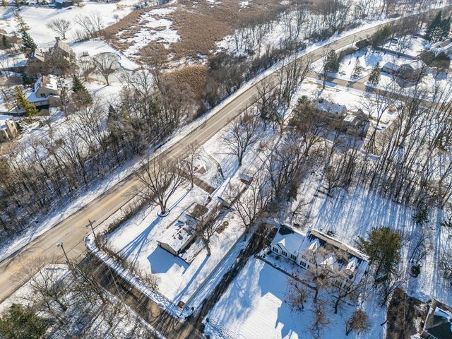 25216 River Road, Lake Barrington, IL 60010