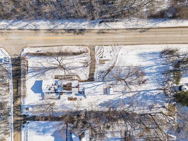 25216 River Road, Lake Barrington, IL 60010