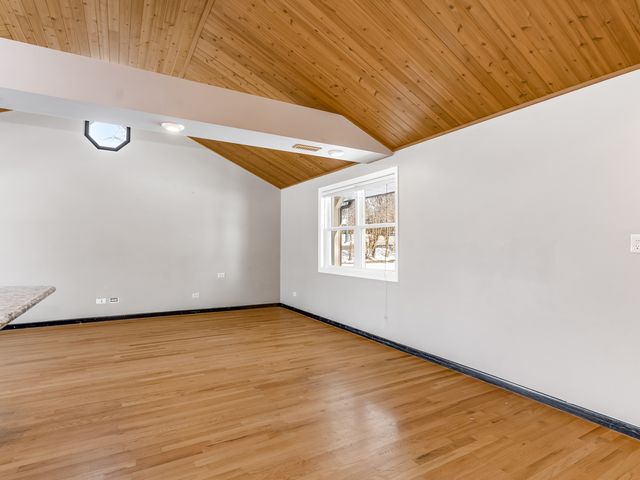 25216 River Road, Lake Barrington, IL 60010