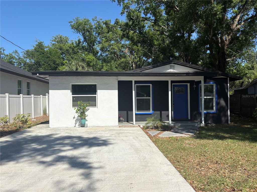 Image 2 of property listing at 7019 N WILLOW AVENUE, Tampa, FL 33604