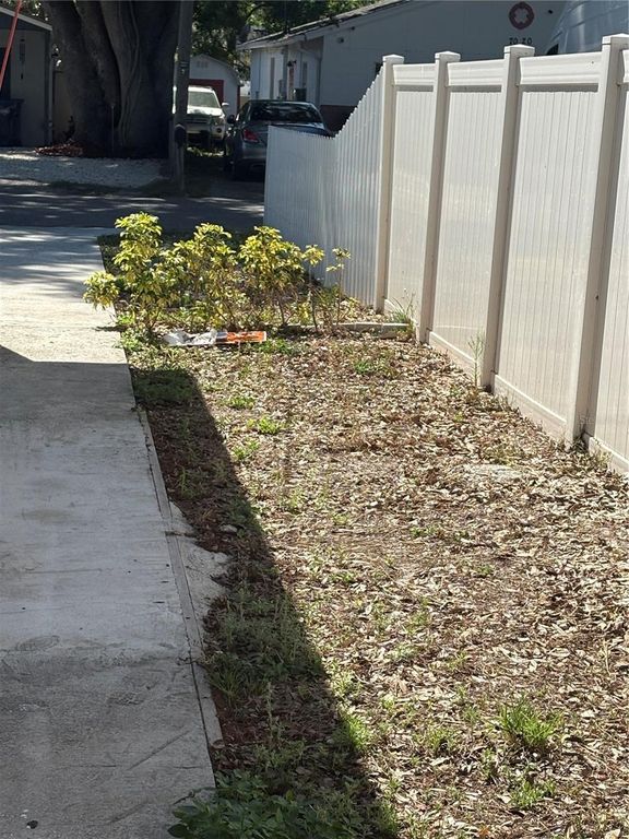 Image 15 of property listing at 7019 N WILLOW AVENUE, Tampa, FL 33604