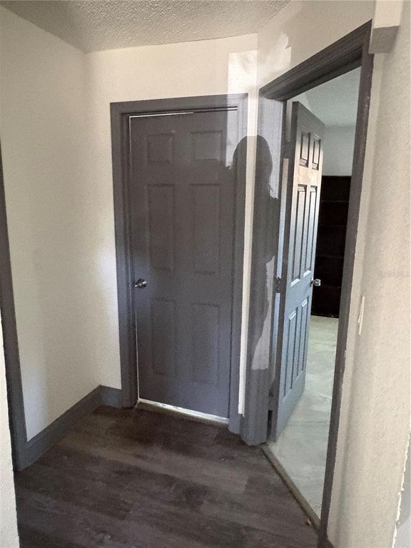 Image 10 of property listing at 7019 N WILLOW AVENUE, Tampa, FL 33604