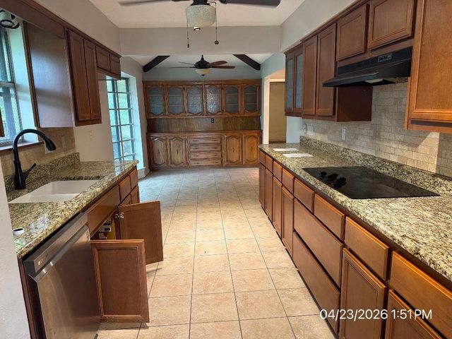 103 Red Bud Court, Oak Leaf, TX 75154